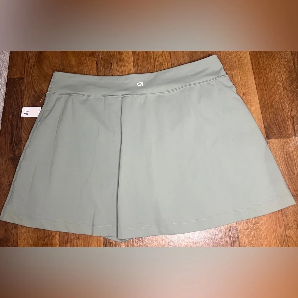 GapFit NWT sage skort sage green XL